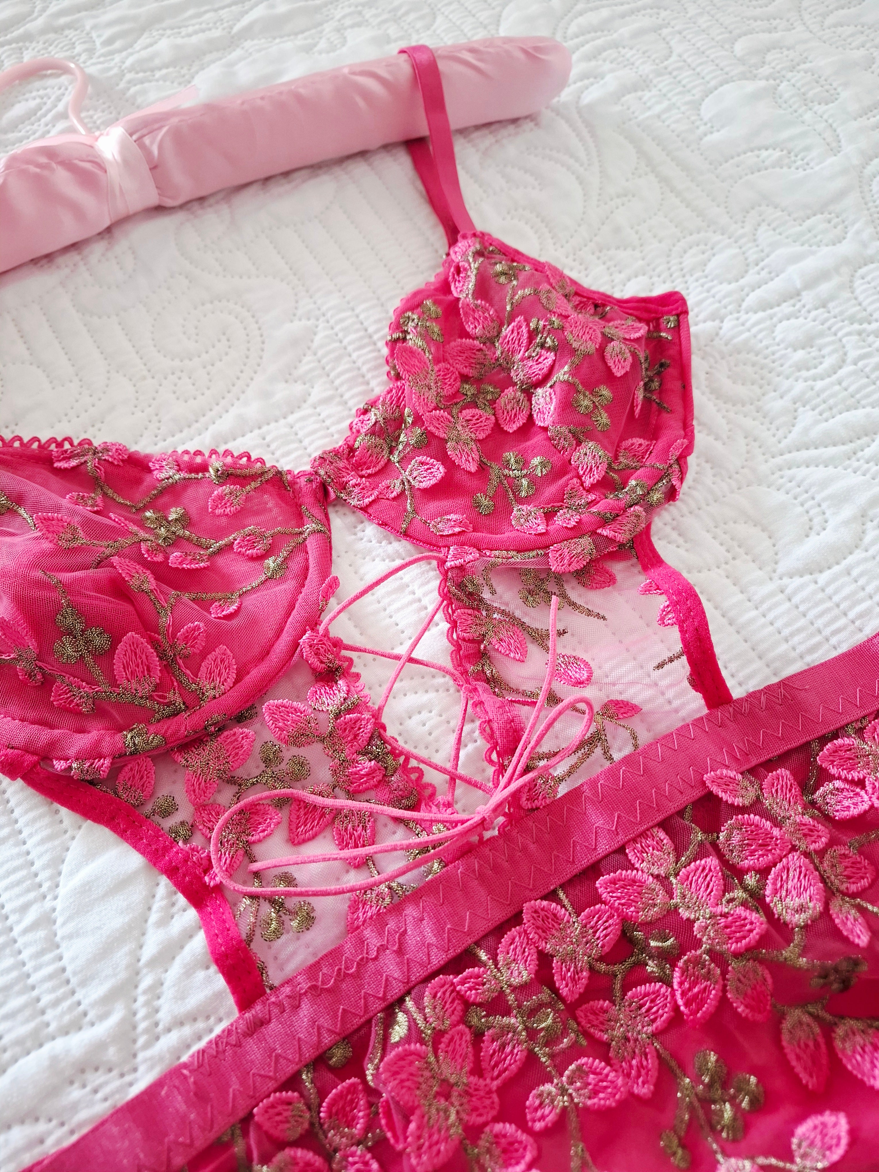 Zyra - Body Rose Rouge Fleuri à lacets