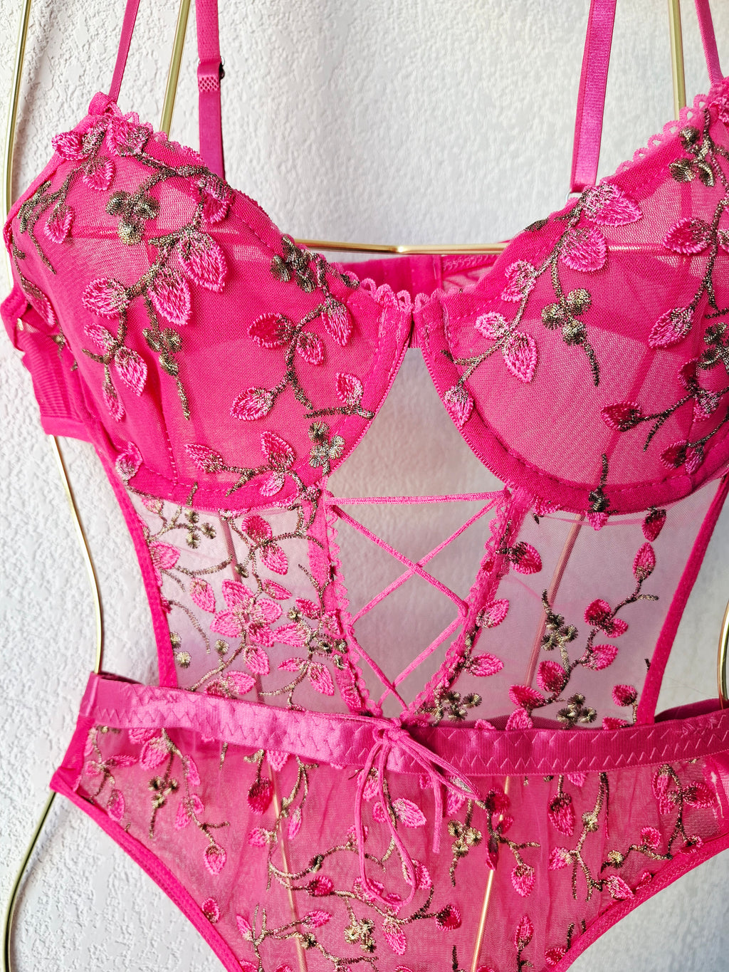 Zyra - Body Rose Rouge Fleuri à lacets