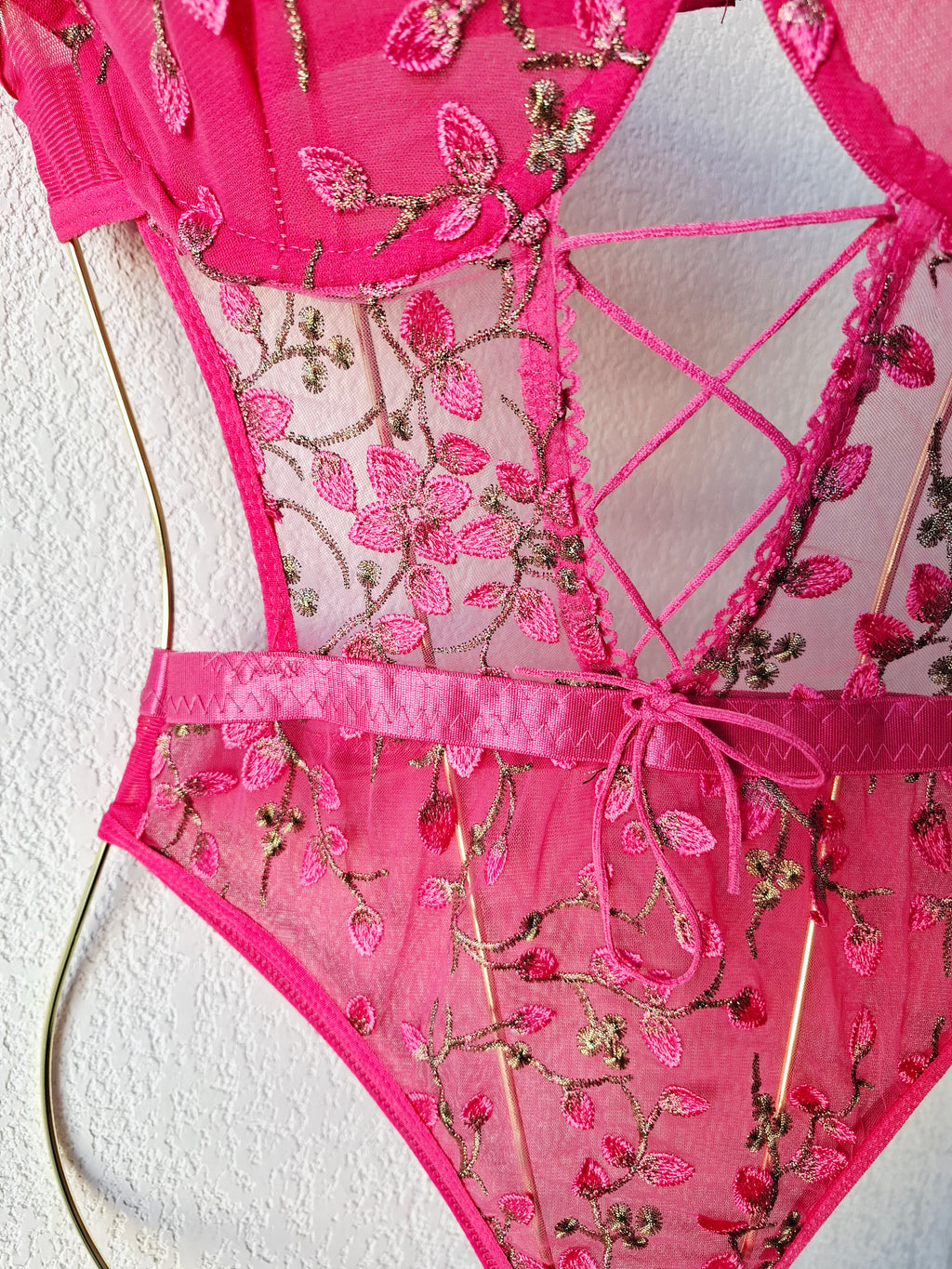 Zyra - Body Rose Rouge Fleuri à lacets