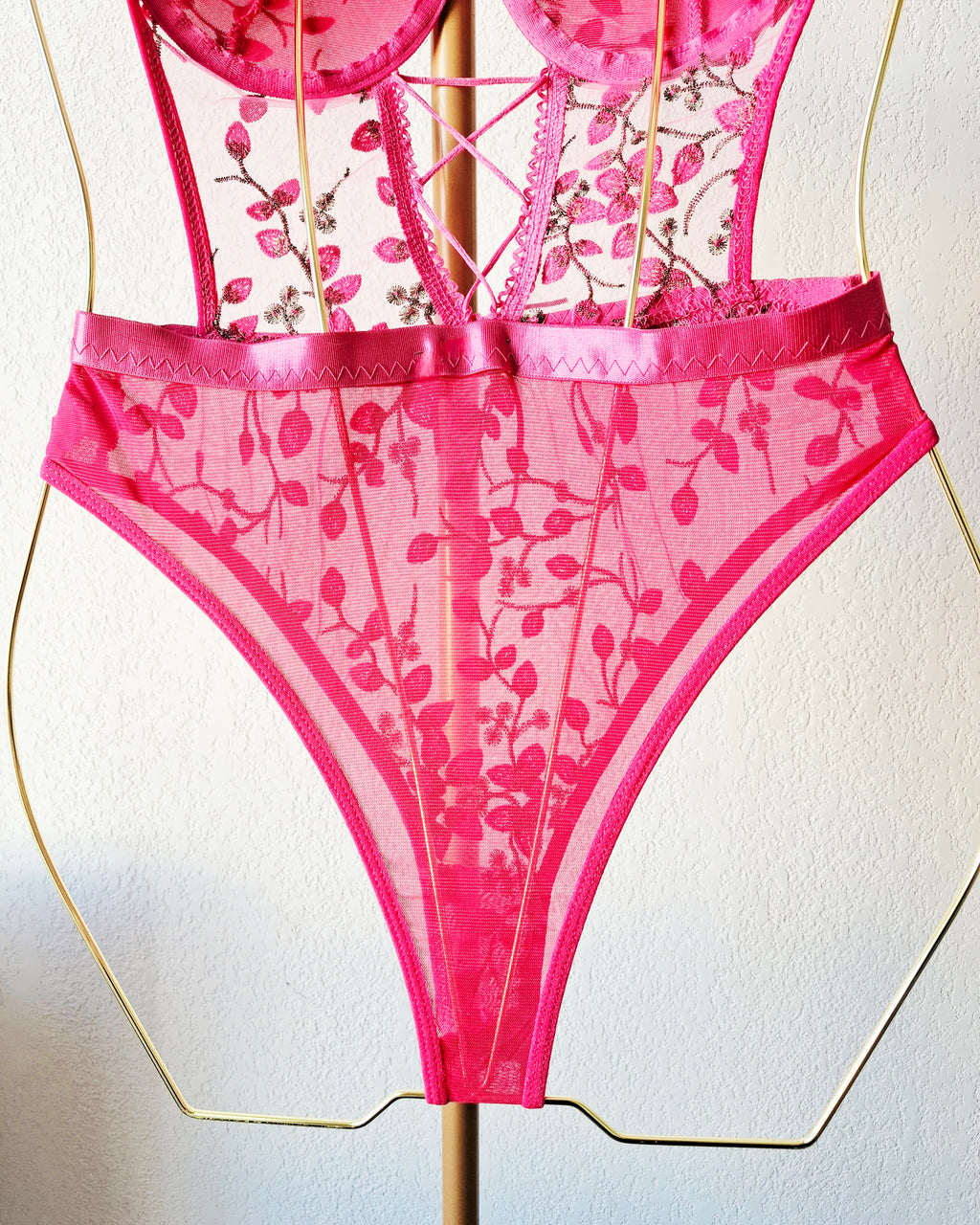 Zyra - Body Rose Rouge Fleuri à lacets