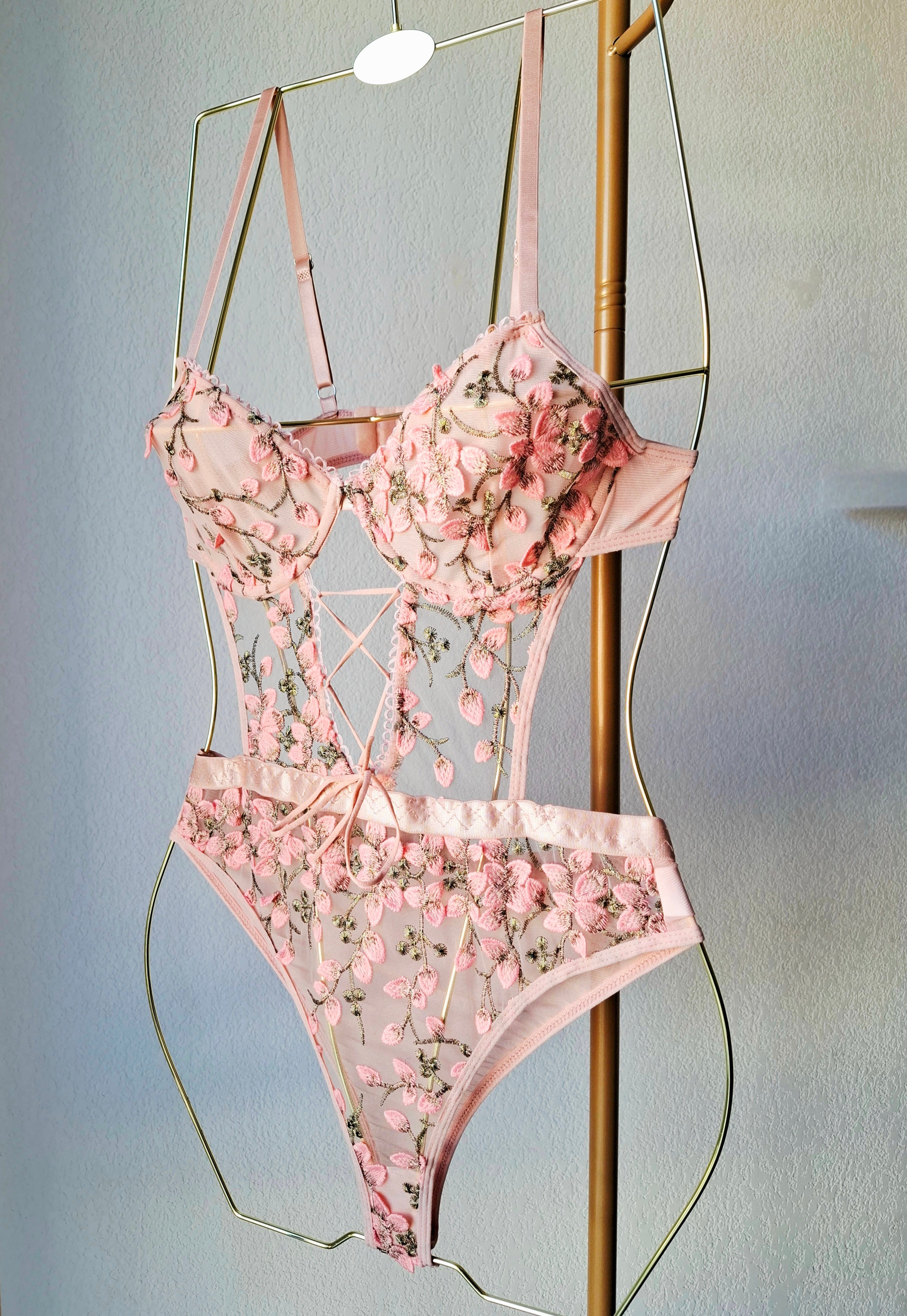 Camélia - Body à lacets brodé